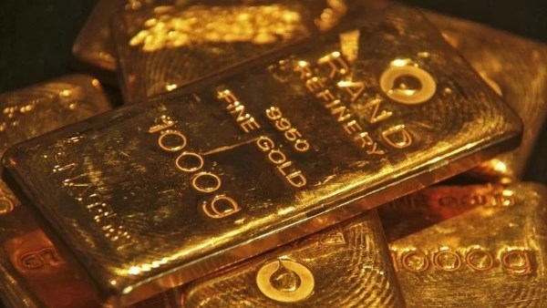 الذهب يتراجع مع صعود الدولار وترقب قرار الفيدرالي الأمريكي بشأن الفائدة