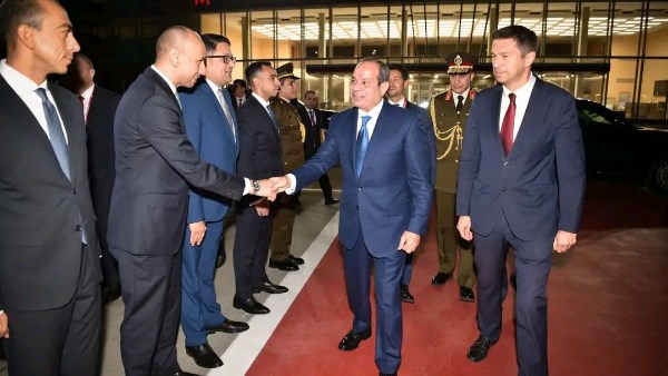 لحظة مغادرة الرئيس السيسي موسكو متوجها إلى بودابست في زيارة رسمية إلى المجر
