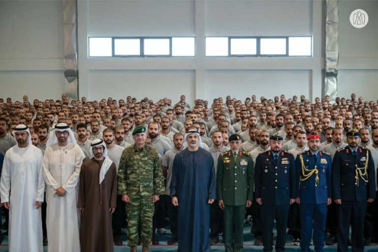 خالد بن محمد يلتقي عدداً من الطلبة العسكريين الإماراتيين في اليونان