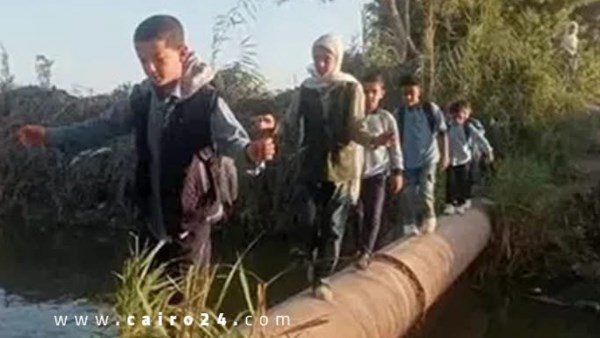 إلى المدرسة بأمان .. وزير الري ينشر صورة «العداية الجديدة» لعبور طلاب البحيرة