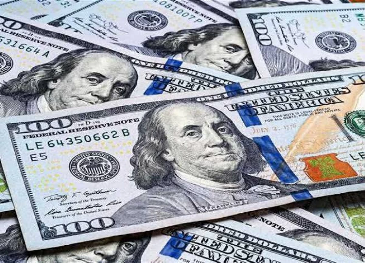 سعر الدولار في مصر يتجاوز 56 جنيهاً لأول مرة في تاريخه.. ما أسباب القفزة القياسية؟