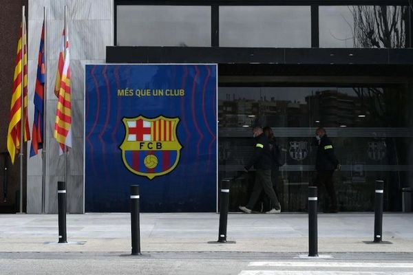 برشلونة يفتح ملف تدعيم الدفاع.. 4 أسماء على طاولة الانتقالات الشتوية