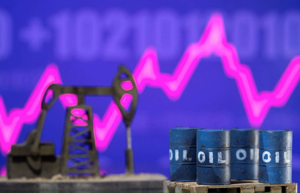 ارتفاع أسعار النفط نحو 4% عند التسوية