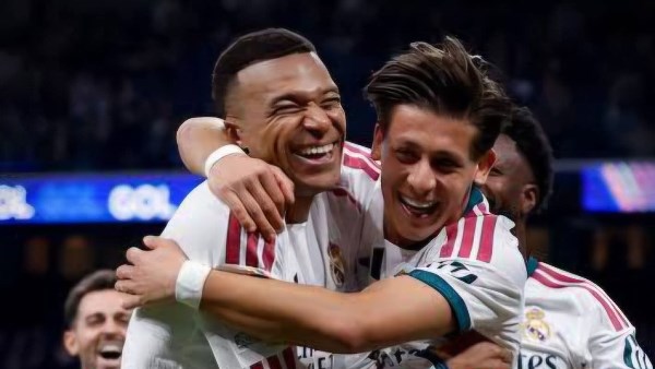 بعد ثنائية في الكلاسيكو.. مبابي يصل إلى 100 هدف بقميص ريال مدريد