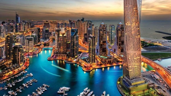 الإمارات: «فيتش» ترفع توقعات نمو رأس الخيمة.. والاقتصاد يتجه إلى 5% في 2027