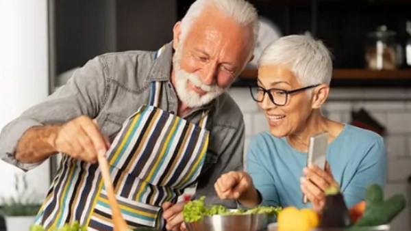 5 أنشطة مفيدة لكبار السن.. خطوات بسيطة للحفاظ على الصحة