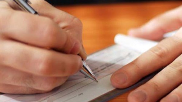 لسرقة شيك بنكي.. كيف تتصرف لإيقاف صرفه وحماية أموالك؟
