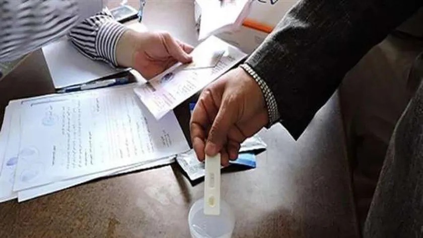 قبل إنهاء الخدمة.. تعديلات جديدة مقترحة تمنح الموظف المدمن فرصة للعلاج