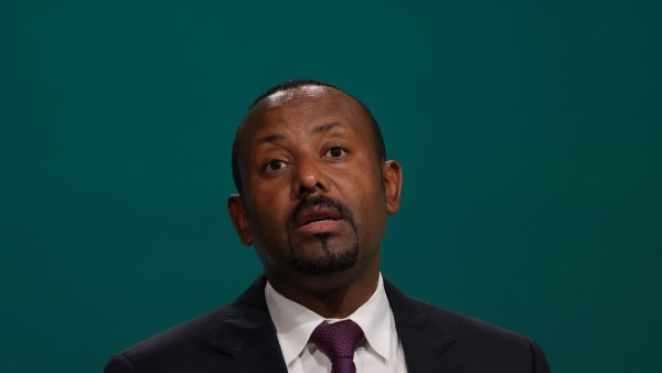 إثيوبيا على حافة الانفجار.. أول تصريح من قائد جبهة تيجراي بعد اندلاع الحرب ضد آبي أحمد