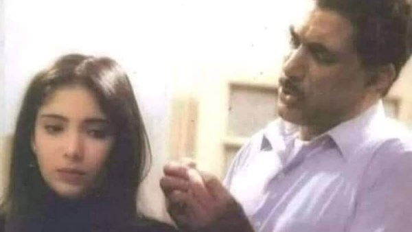 بحس أن أحمد زكي مثل والدي.. منى زكي تتحدث عن تجربتها معه