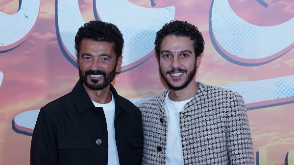 خالد النبوي يساند نجله نور في العرض الخاص لفيلم «ولا كان عالبال»