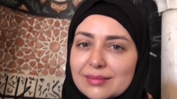 هبة مجدي من داخل مسجد السيدة نفيسة: يوم جميل