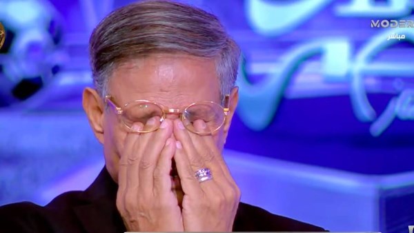 شاهد| مصطفى يونس يدخل في نوبة بكاء على الهواء بسبب حرب أكتوبر
