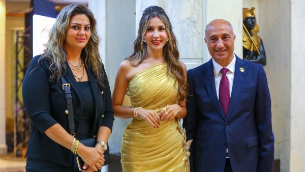 جنات تتألق في احتفالية نصر 6 أكتوبر بحضور الخطيب ونجوم الفن .. شاهد