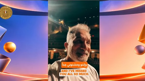 «وحشتوني».. باسم يوسف للمصريين: أشوفكم قريب إن شاء الله..وأكل مانجو عويس