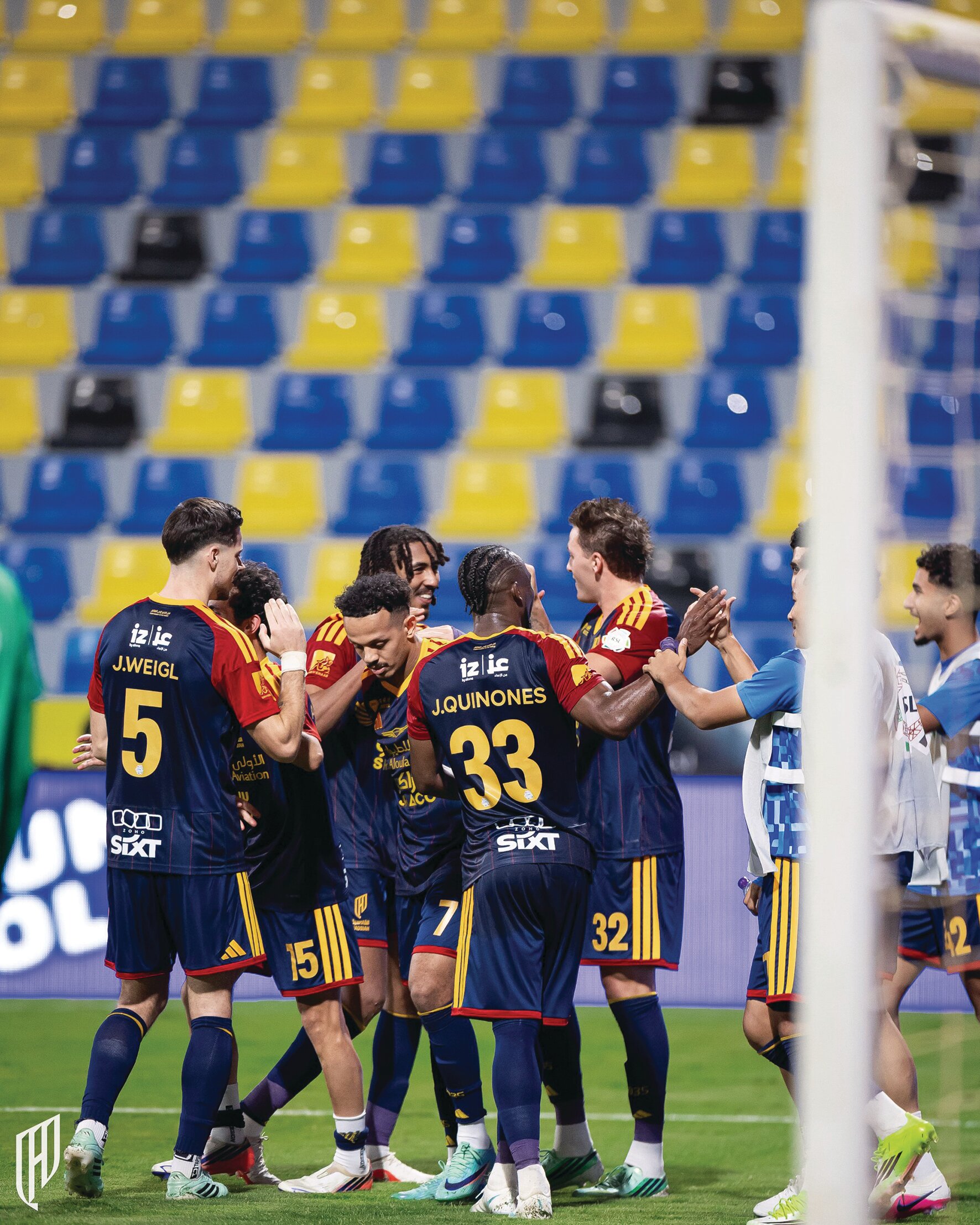 القادسية يخطف الصدارة.. الاتحاد يسحق الاتفاق..
النصر يعبر نيوم.. الدرعية يكسب الرياض