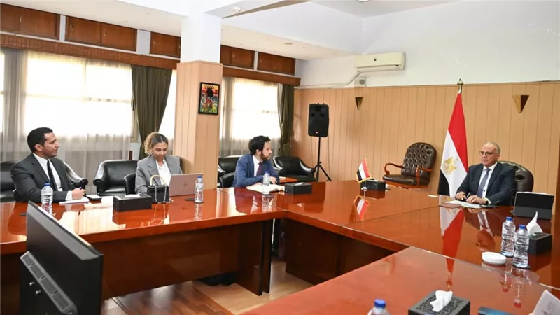 وزير والري يبحث مع نائب رئيس البنك الأوروبي لإعادة الإعمار والتنمية تعزيز التعاون في مجال حماية الشواطئ ومشروعات محطات الرفع