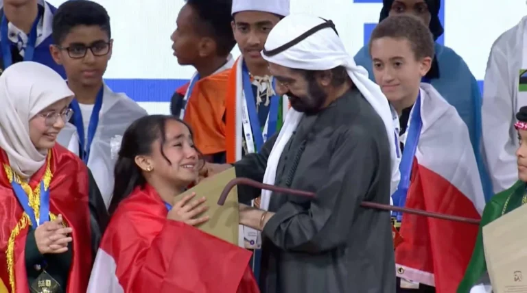 محمد بن راشد يتوج المصرية ميار عثمان بطلة لتحدي القراء العربي (فيديو)