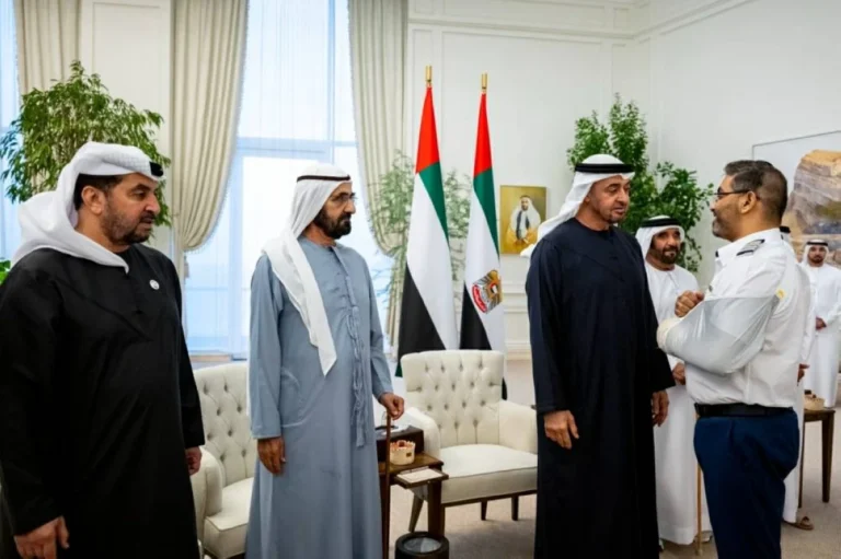 محمد بن زايد ومحمد بن راشد لطاقم «فلاي دبي»: سلامة الإنسان أولوية الإمارات