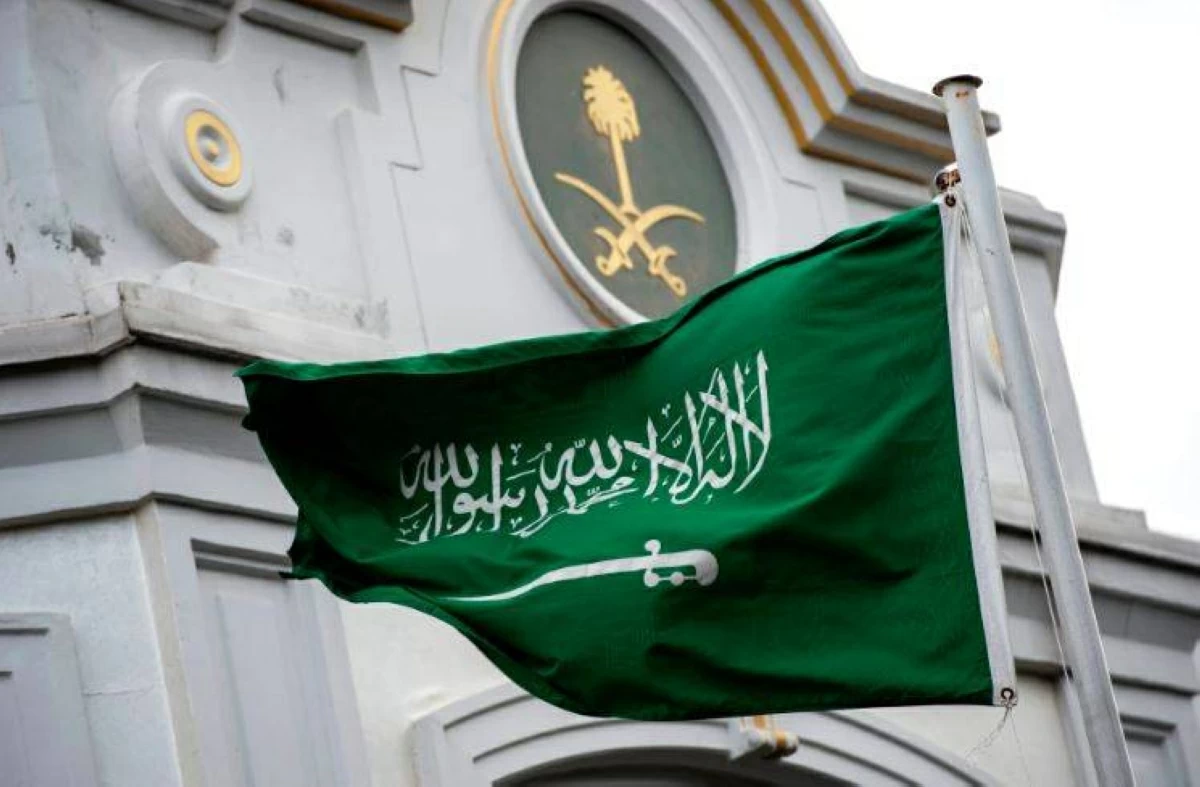 الدفاعات السعودية تتصدى لهجمات حوثية بالصواريخ والمسيّرات