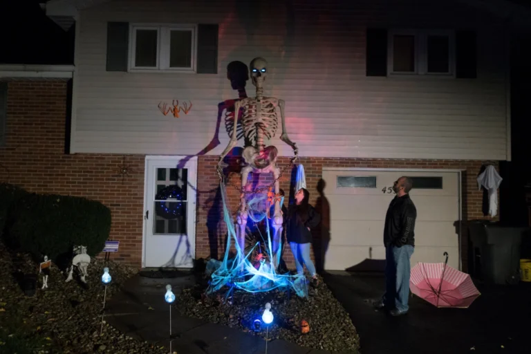 Giant skeletons take over American Halloween