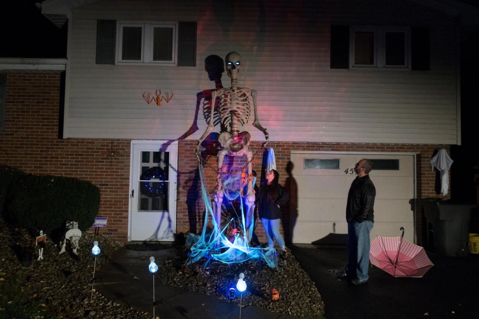 Giant skeletons take over American Halloween