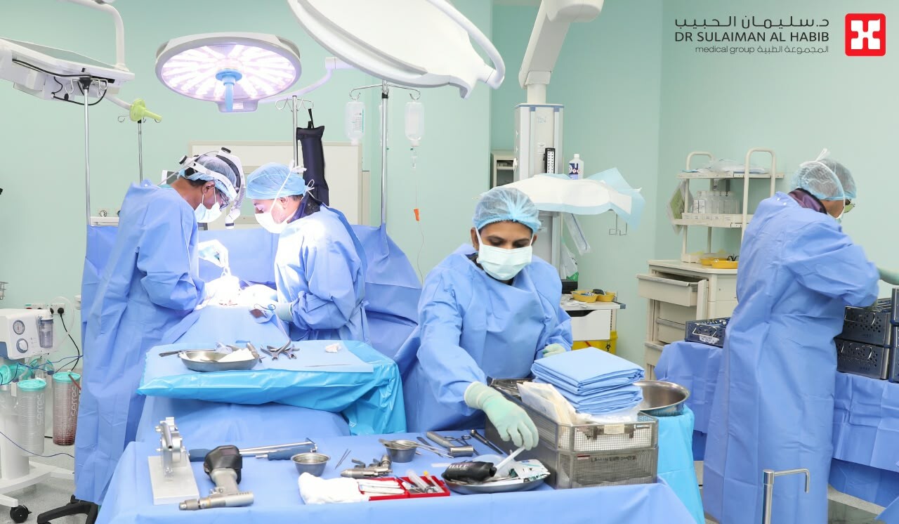 مستشفى الدكتور سليمان الحبيب بالمحمدية في جدة يُنهي معاناة ثلاثينية بعملية قلب مفتوح عبر فتحة صدرية محدودة لتقليل الألم