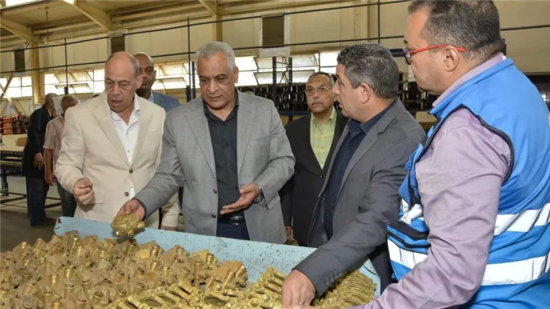 رسائل حاسمة من وزير الدولة للإنتاج الحربي للعاملين في “حلوان للأجهزة المعدنية”