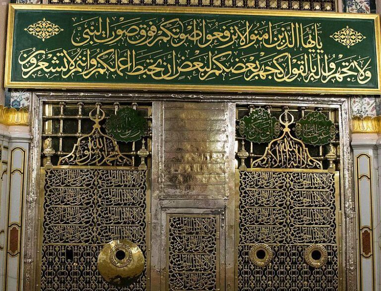 هل النبي محمد حي في قبره؟.. الحقيقة الشرعية بالأدلة