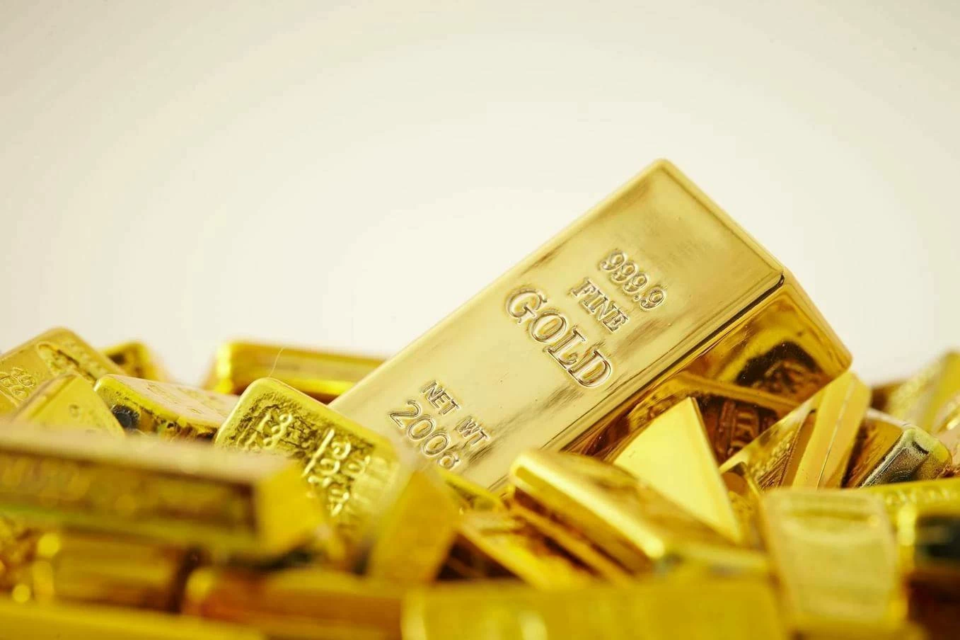 Gold steadies as softer US inflation offsets pressure from rising Treasury yields