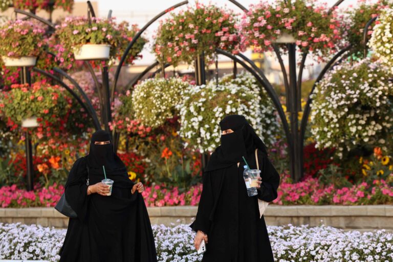 سكان المملكة ينفقون أكثر من 16.5 مليار ريال في أسبوع