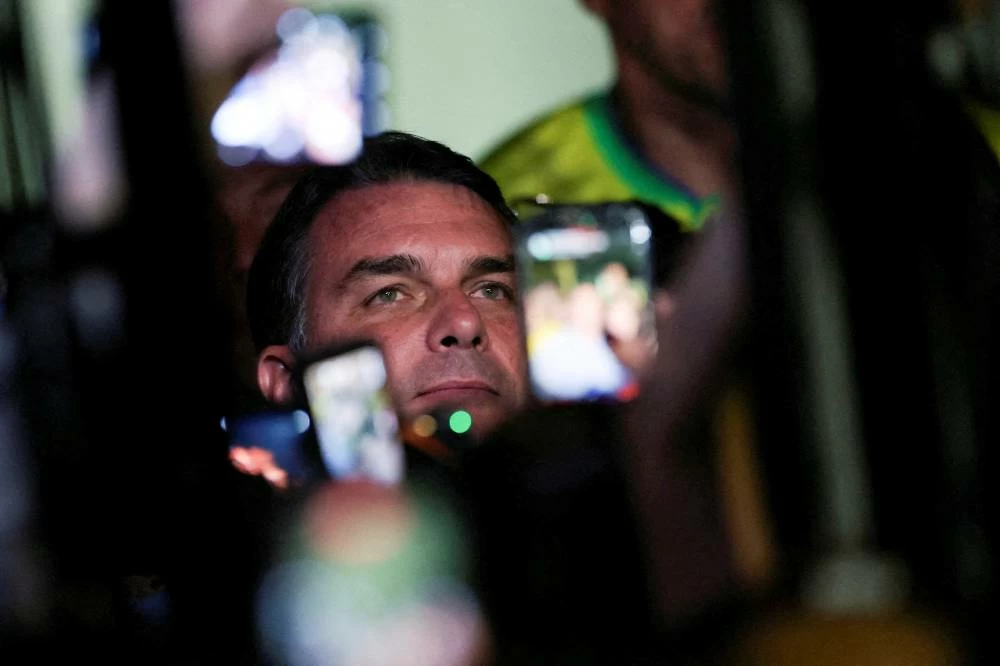 Flavio Bolsonaro outperforms polls, advances to Brazil presidential runoff against Lula