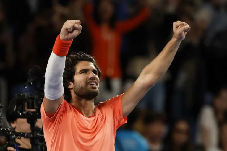 Alcaraz fights back after losing 16 straight points to reach Japan Open final