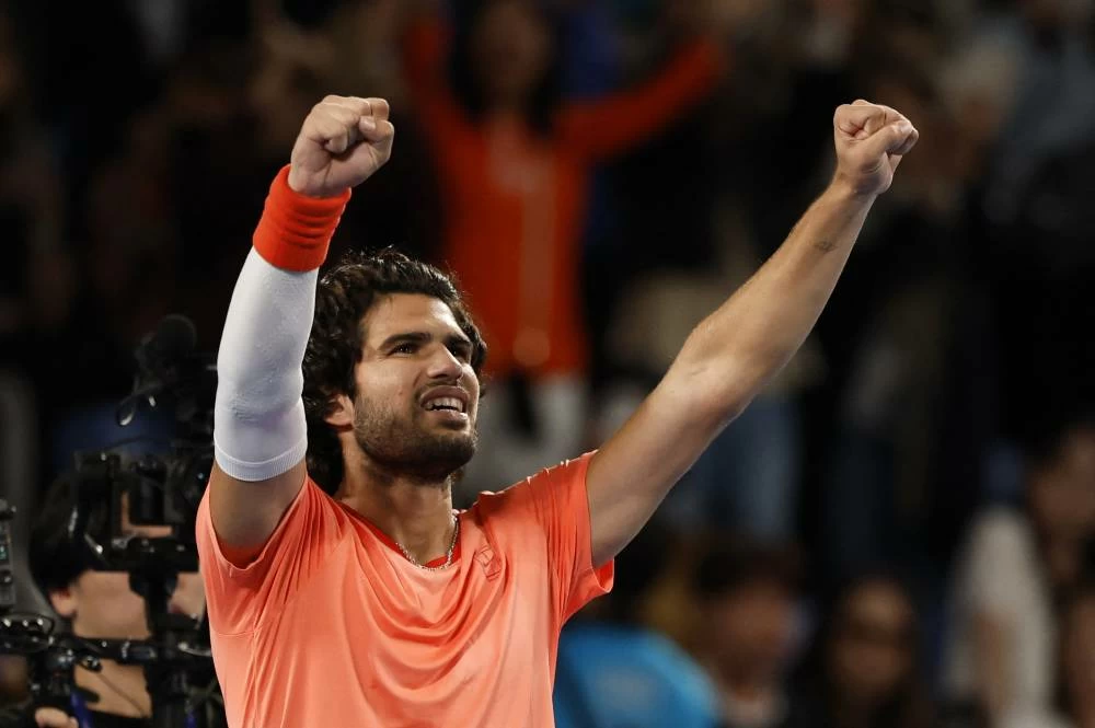 Alcaraz fights back after losing 16 straight points to reach Japan Open final