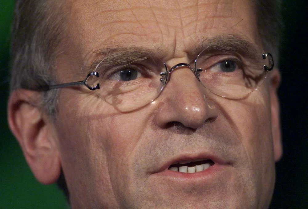 Jeffrey Archer, bestselling UK novelist and scandal-plagued politician, dies aged 86