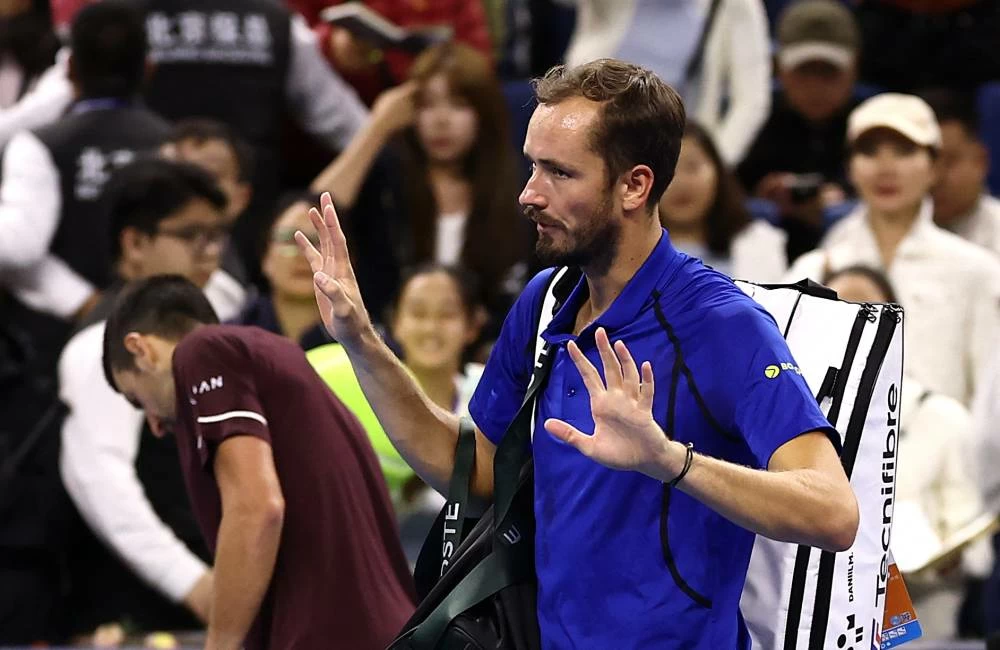 Medvedev disqualified from China Open semi after injuring spectator with ball