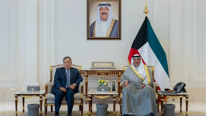 نبيل فهمي يلتقي ولي عهد الكويت