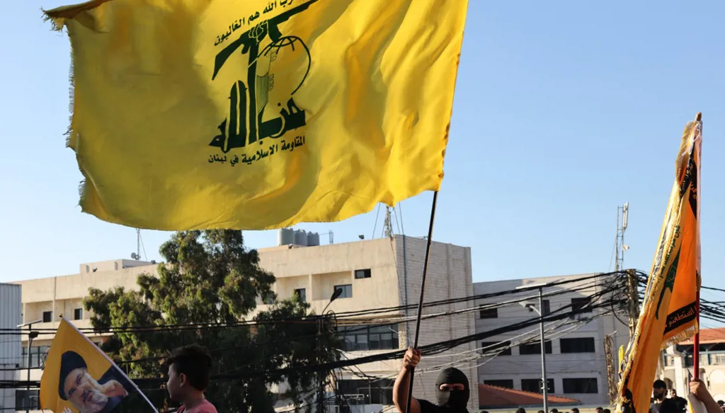 معلومات عن محادثات مباشرة وسريّة بين “حزب الله” ومسؤولين سوريين في تركيا… هل ستتدخّل دمشق عسكريّاً في لبنان؟