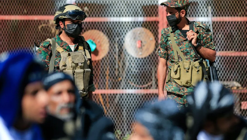 تعز تحت الحصار والرياض تحشد حلفاءها… لمن تميل كفّة الحرب؟