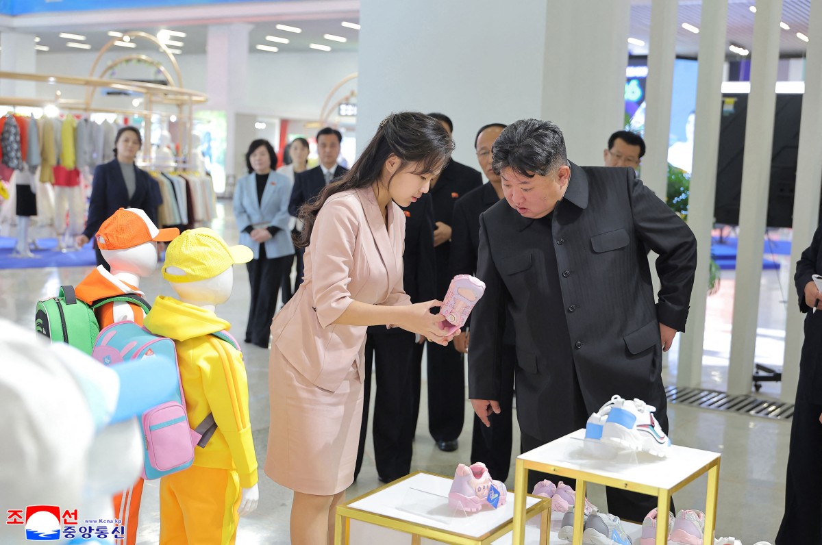 Kim Jong Un is alive: North Korea denies rumors with new photos