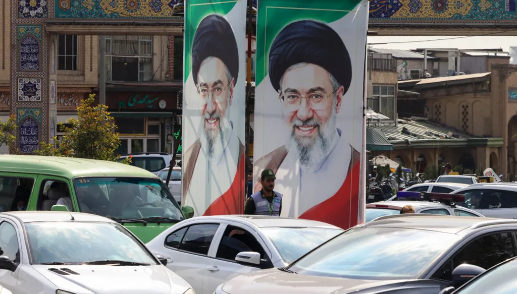 US intelligence chief warns of Iranian threats against Americans