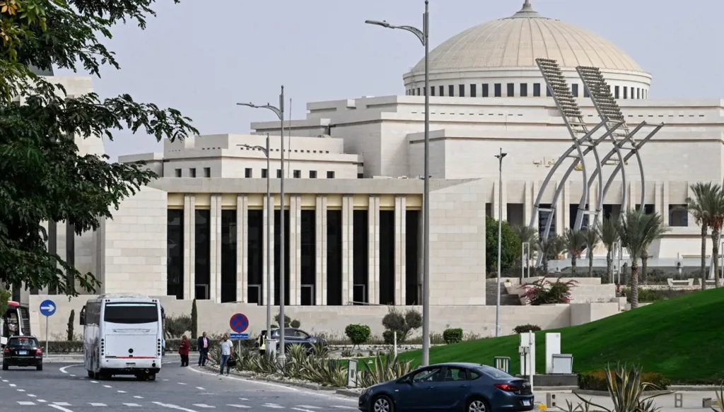 البرلمان المصري يفوّض السيسي لدعم السعودية… لماذا تأخر الحسم؟