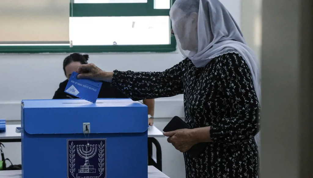 أكثر من ألف كاتب وفنان إسرائيلي يدعون إلى حكومة بديلة لنتنياهو بدعم عربي