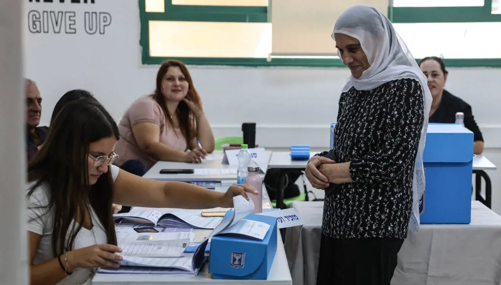 ما دلالات نسبة التصويت المرتفعة في الانتخابات الإسرائيلية؟