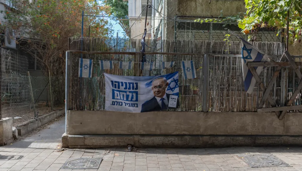 انتخابات إسرائيل: لا أغلبية لنتنياهو أو آيزنكوت والأحزاب العربية ترجّح الكفّة