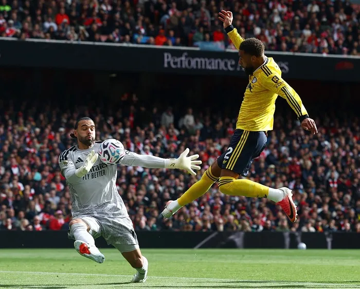 EPL: Arsenal hit back to sink Leeds