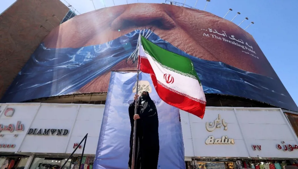 طهران ولعبة الوقت… مناورة سياسية أم خطأ استراتيجي؟