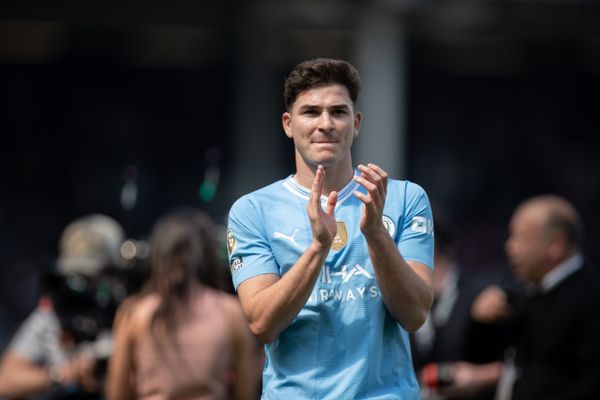 شكوى أتلتيكو مدريد تؤدي إلى تغريم برشلونة في قضية جوليان ألفاريز