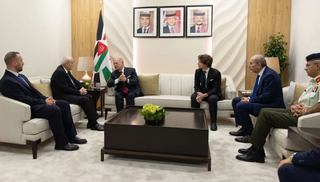 وزير الدفاع اللبناني يزور ملك الأردن معزّياً بضحايا حادثة الكرك