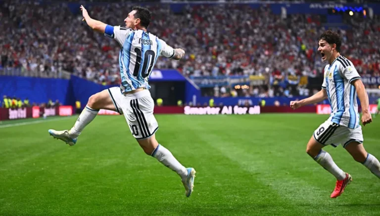 قبل وداعه المنتخب… جامعة بوينوس أيرس تمنح ميسي دكتوراه فخرية